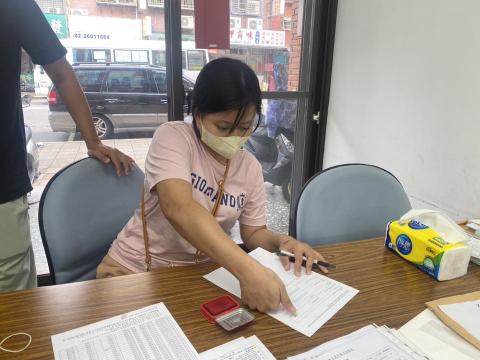 新北市外勞仲介(小偉）免費上門服務 - 入境外勞準備交工