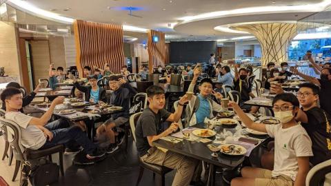 鳳山彩虹苑國中補習班 - 112會考慶功宴，全數100% 錄取公立高中職。