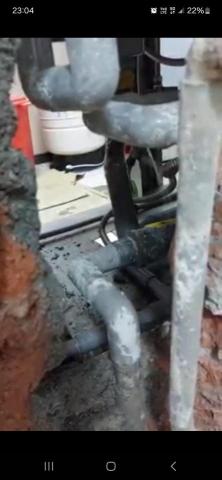 圓一工程修繕有限公司 - 抓漏 給水管微破漏水