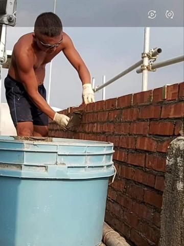 圓一工程修繕有限公司 - 頂樓女兒牆 紅磚疊砌