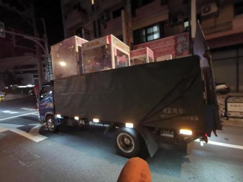 陳正倫 - 娃娃機運送