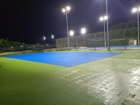 康凱鈞 - 壓克力球場