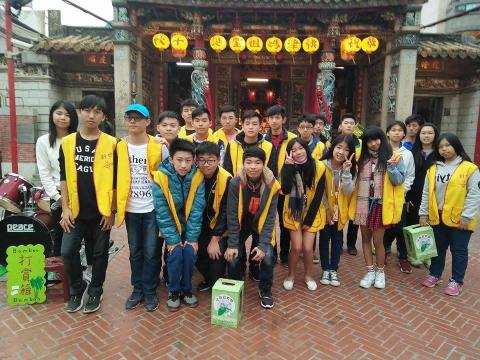 鳳山彩虹苑國中補習班 - 與創世基金會同步義工服務