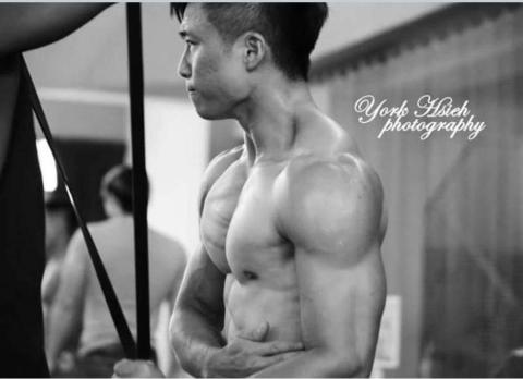 健美冠軍 佛系招生 - 比賽