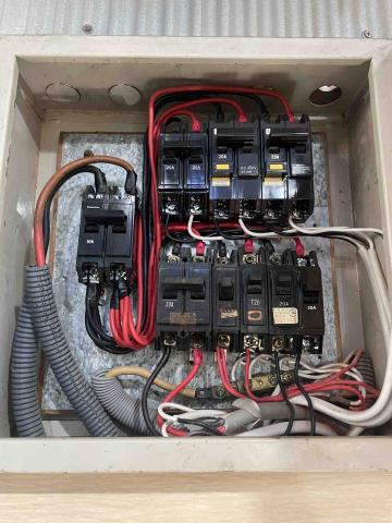 嵐的工作室 - 配電箱開關更換