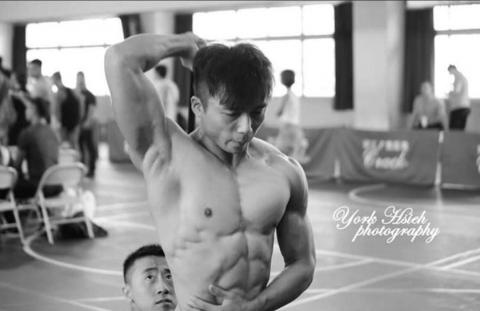 健美冠軍 佛系招生 - 比賽