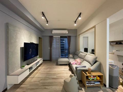 綠映居家設計 - 不同色調的搭配,空間利用穿透挖空,使其整體空間有放大的效果.