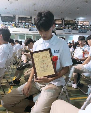 王信嘉 - 高中市長獎合拍