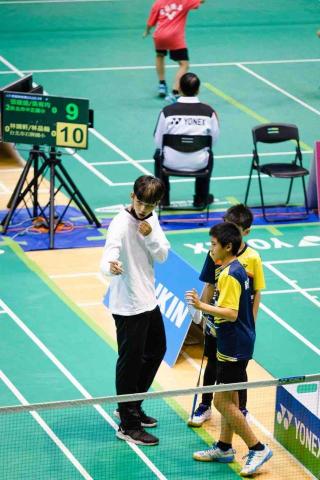 提供羽球教練台北服務的專家洪嘉均