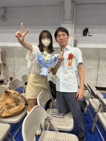 簡云凡 - 右邊是我本人