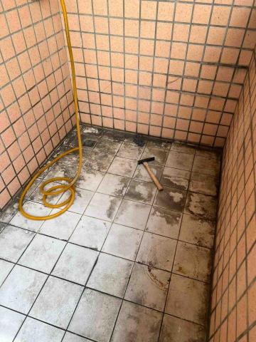 丞齊環境清潔 - 陽台水泥漬施工前