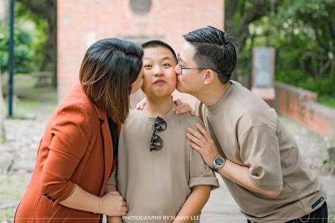 Sunny Lee(曉風中的晴天日記) - 全家福 外拍 Sunny Lee(曉風中的晴天日記) - 全家福 外拍