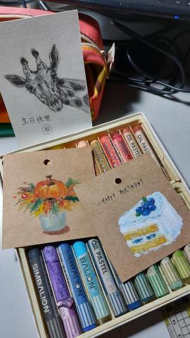 侯采綾 - 插畫設計 使用蠟筆/素描作畫