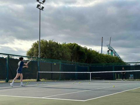 賓士網球教學 - 