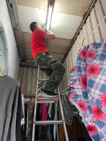 大鴻水電 - 維修燈架