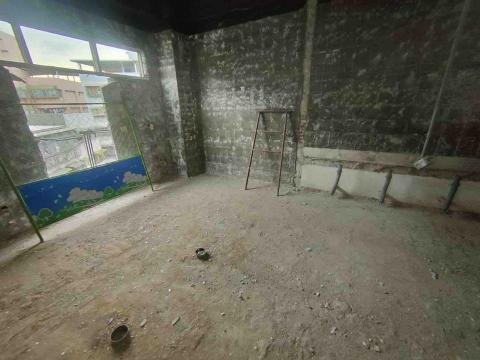 甲鼎工程行 - 學校廁所拆除