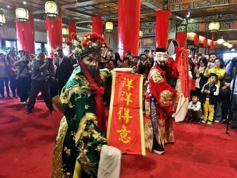 MASAKA  作育國際有限公司 - 新年活動/加官秀、財神爺