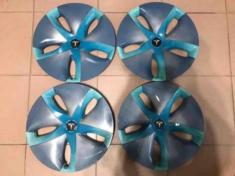 張文駿 - 輪圈護蓋改色