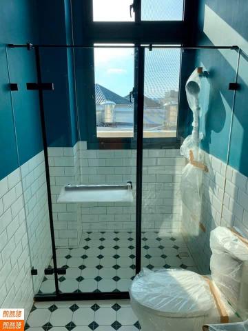 即時修工程行 - 和成HCG-尊貴黑無框淋浴拉門 (內推或外開)
一字三片搭配8mm強化玻璃
全不鏽鋼消光黑五金，質感高貴
來訊浴室照片以及寬度，即可線上報價