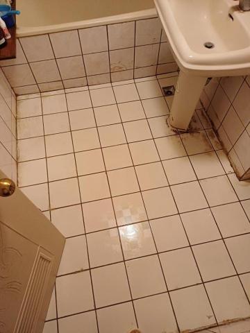 余先生 - 浴室地板清潔後 余先生 - 浴室地板清潔後