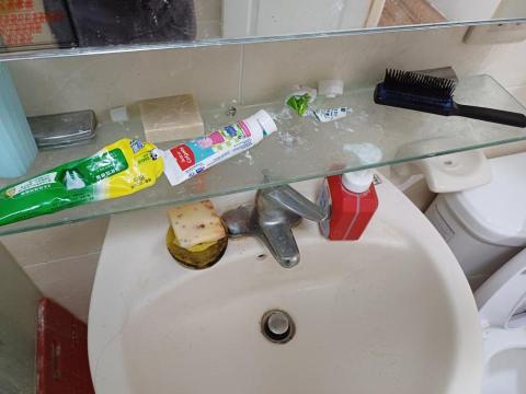 余先生 - 流理台清潔前 余先生 - 流理台清潔前