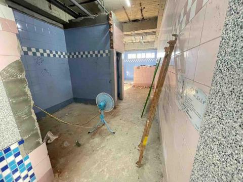 甲鼎工程行 - 學校廁所拆除