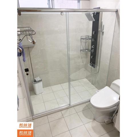 即時修工程行 - 和成HCG-無框橫拉淋浴拉門
一字兩片搭配8mm強化玻璃
來訊浴室照片以及寬度，即可線上報價