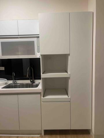 綺璟室內設計工作室 - 新作：
掃地機器人專屬的位置（配自動上下水）
右側收納掃除用品