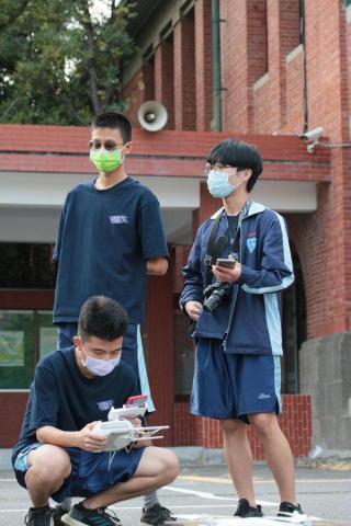 楊子平 - 雄中在校時（右邊）