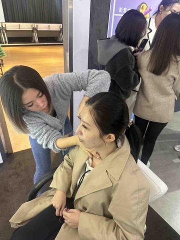 全美世界皙之密 - 體驗檢測皮膚