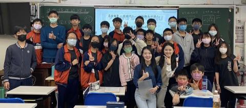 葉馨淳 - 公立學校國三-數理資優班
生物學科 教學現場