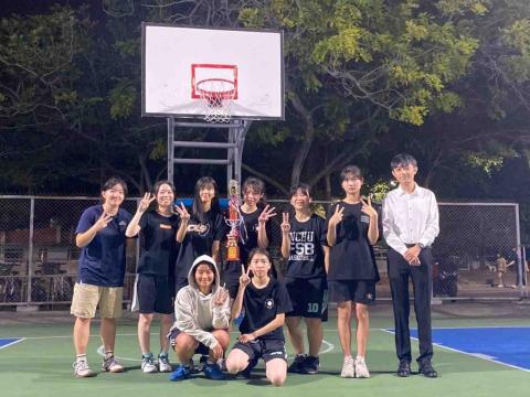 張瑞婷 - 參加校內新生杯籃球比賽