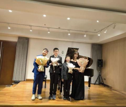 拜仁音樂教室 - 圖為小提琴及鋼琴的獨奏、及合奏成果發表音樂會