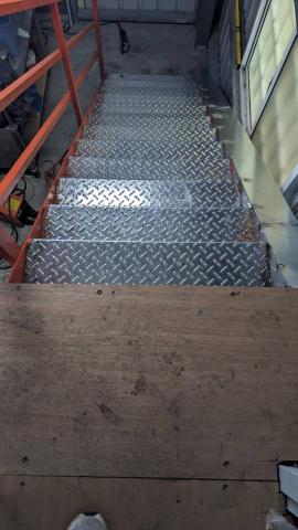 百上達鐵工 - 客製化鐵工樓梯(含防跌入)