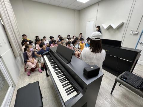 拜仁音樂教室 - 圖為鋼琴啟蒙團體課上課現場