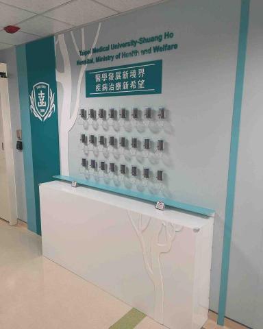 森旭設計有限公司 - 雙和醫院展示牆設計施工