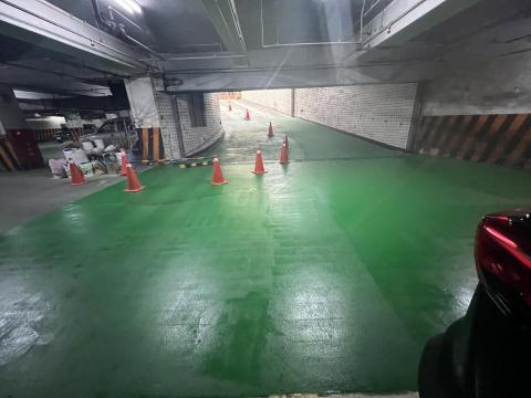 菜根湯圓   - 龍泉街車道防滑施工步驟三:車道防滑前期施工完成,逐層一一施作,很耗工!! 菜根湯圓   - 龍泉街車道防滑施工步驟三:車道防滑前期施工完成,逐層一一施作,很耗工!!