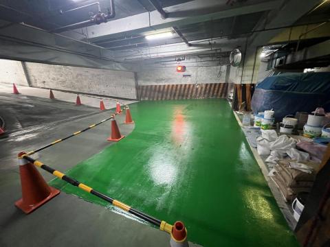 菜根湯圓   - 龍泉街車道防滑施工步驟三:車道防滑前期施工之一,局部完成與車道管制擺設(按規定做喔! 菜根湯圓   - 龍泉街車道防滑施工步驟三:車道防滑前期施工之一,局部完成與車道管制擺設(按規定做喔!