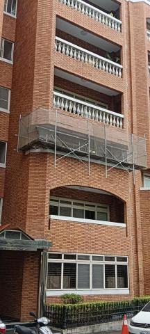 穩事達實業社 - 台北市士林區中山北路七段(陽台外牆磁磚膨拱)_泥做修補。 穩事達實業社 - 台北市士林區中山北路七段(陽台外牆磁磚膨拱)_泥做修補。