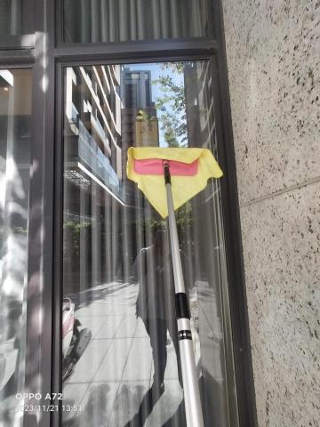 鍾秋玲 - 落地窗清洗擦拭