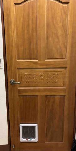 寵物門安裝 - 實木凹凸門 需有點技巧