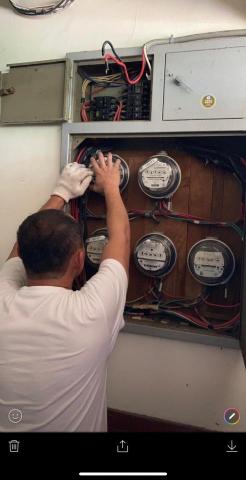 名雅統包企業 - 電表插座損毀更換