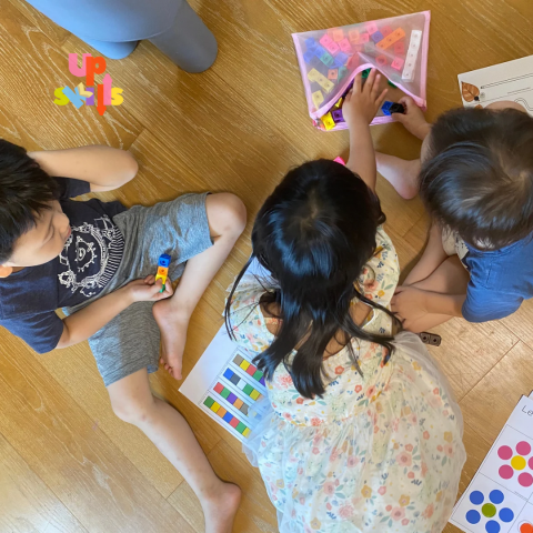 Up Skills - ☝?您家的寶貝開始上課了嗎?歡迎參加我們的寶貝課程！透過輕鬆有趣的方式，讓孩子們探索世界，啟發創意，培養技能

? 團體課程有哪些好處呢？
在我們的活動中，孩子們可以參與各種手作、遊戲和團體活動，增強他們的社交能力，提升自信心。讓孩子們在快樂的氛圍中成長，盡情展現自己的才華！

#englishtutor #englishenviroment #tutoring #tutorjob #Upskills #toddlers #group #learning #對一對  #幼教 #親子活動 #幼兒 #親子互動