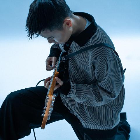 提供吉他店台北服務的專家洪于庭