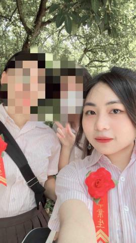 余旻潔 - 高中畢業照