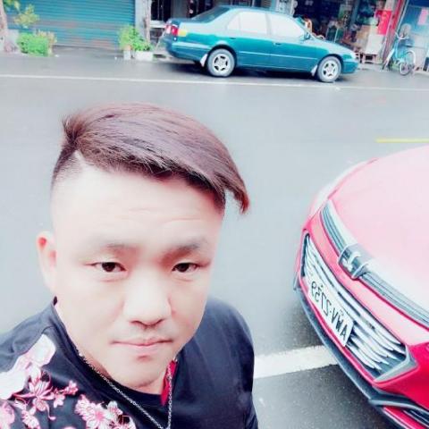 提供搬東西服務的專家李俊賢