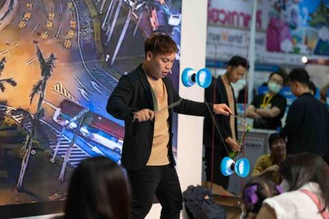 何致霖 -  何致霖 -