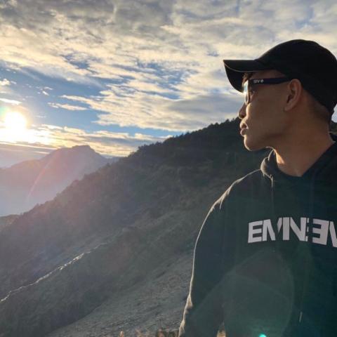 提供木地板服務的專家廖庭至