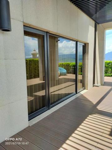 鍾秋玲 - 落地窗玻璃