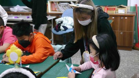 蔡宛均 - 冬返返校服務